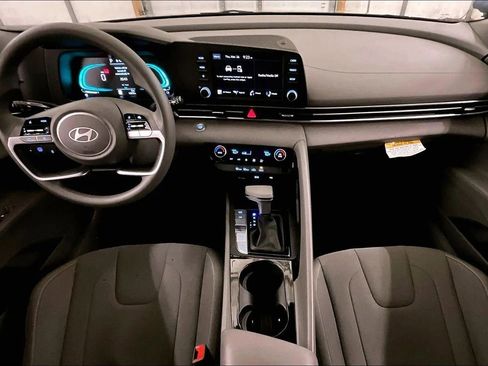 Used 2025 Hyundai Elantra Blue image 14