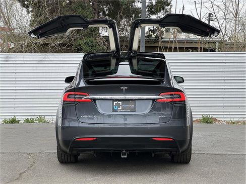 Used 2018 Tesla Model X 100D image 26