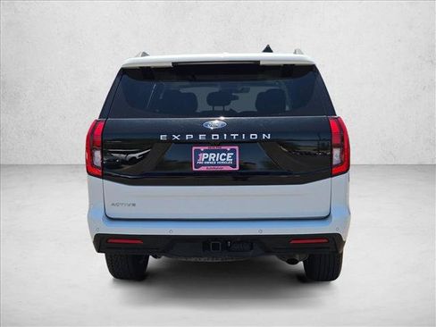 Used 2025 Ford Expedition Active AWD/4WD image 6