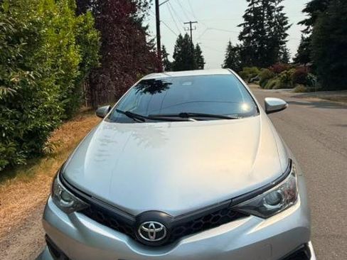 Used 2017 Toyota Corolla iM FWD image 18