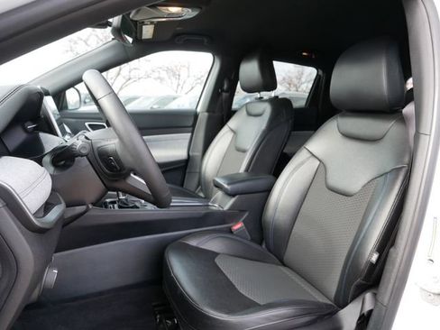 Used 2024 Jeep Compass Latitude image 15