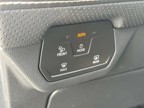 Used 2025 Volkswagen Atlas Cross Sport SE FWD image 33