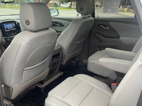 Used 2021 Chevrolet Traverse Premier image 11