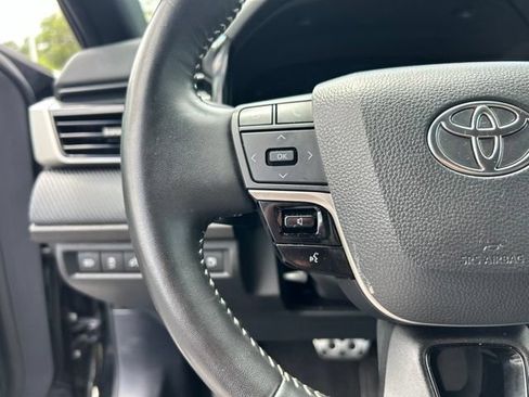 Used 2025 Toyota Camry SE FWD image 19