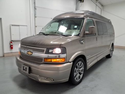 Used 2024 Chevrolet Express 2500 Extended w/ Driver Convenience Package RWD image 7