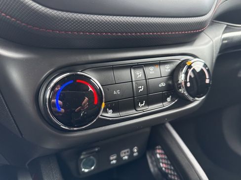 Used 2022 Chevrolet TrailBlazer RS image 11