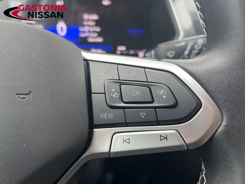 Used 2024 Volkswagen Tiguan SE image 49