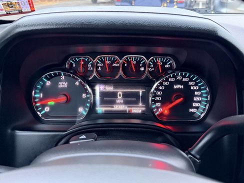 Used 2016 Chevrolet Suburban LT image 9