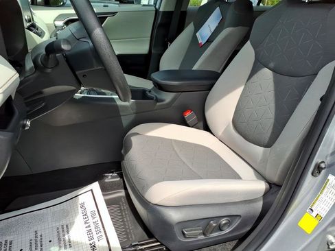 Used 2025 Toyota RAV4 XLE image 14