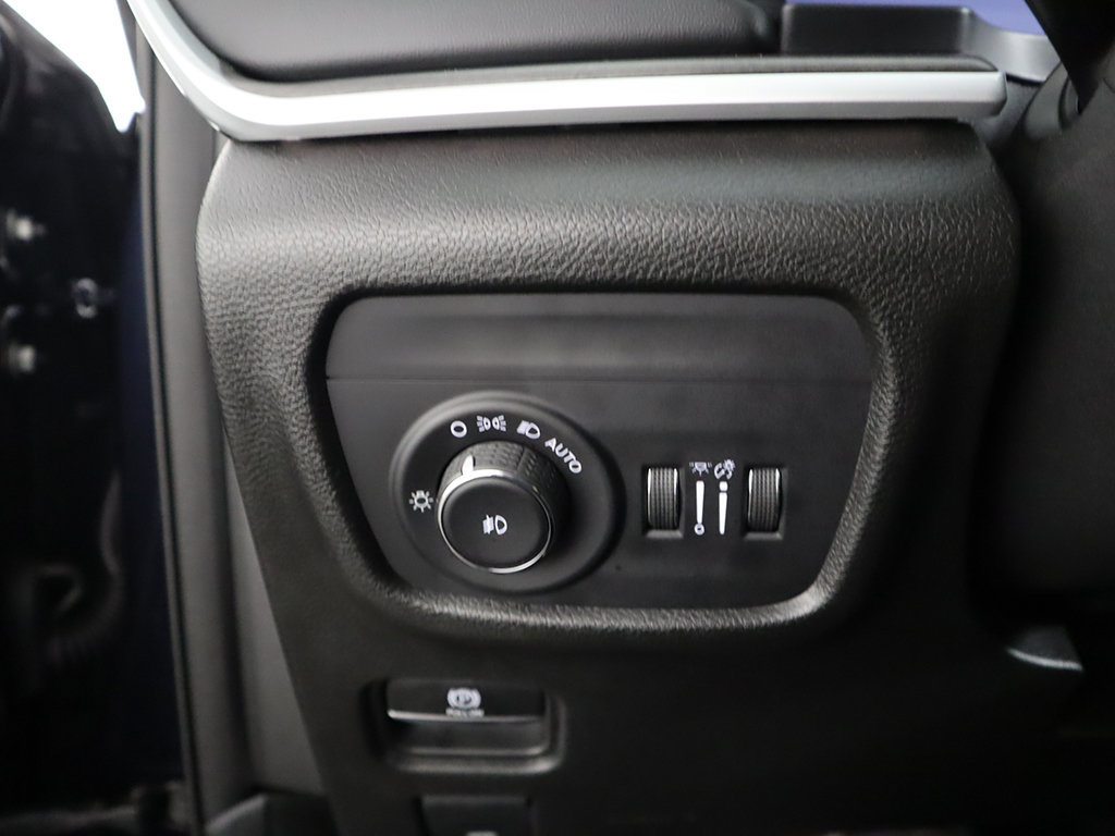 Used 2023 Jeep Grand Cherokee Limited AWD/4WD image 42