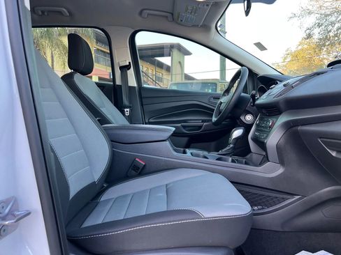 Used 2019 Ford Escape S image 6