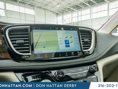 Used 2023 Chrysler Pacifica Limited image 43