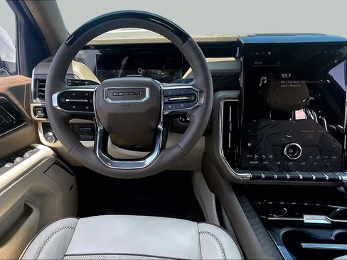 Used 2025 GMC Yukon Denali w/ Denali Reserve Package RWD image 6