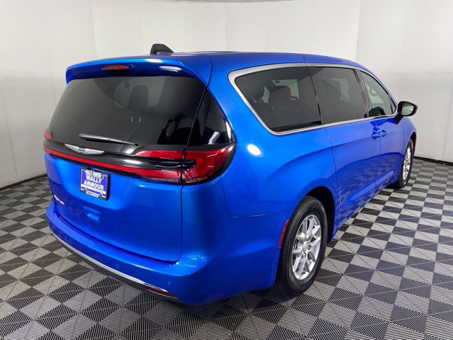 Used 2026 Chrysler Pacifica Select FWD image 7