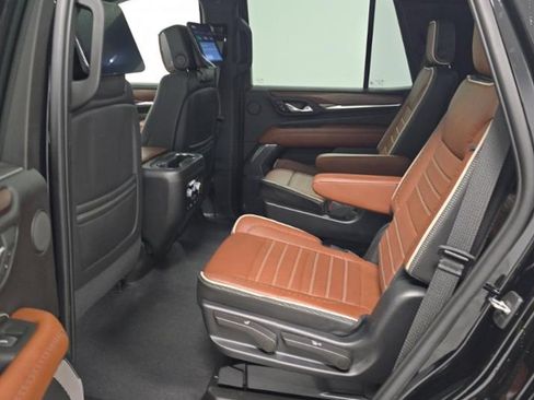 Used 2023 GMC Yukon Denali Ultimate image 8