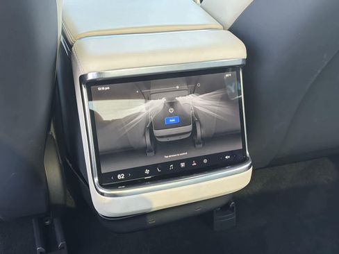 Used 2023 Tesla Model S image 30