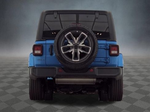 Used 2024 Jeep Wrangler Unlimited w/ Convenience Group AWD/4WD image 10
