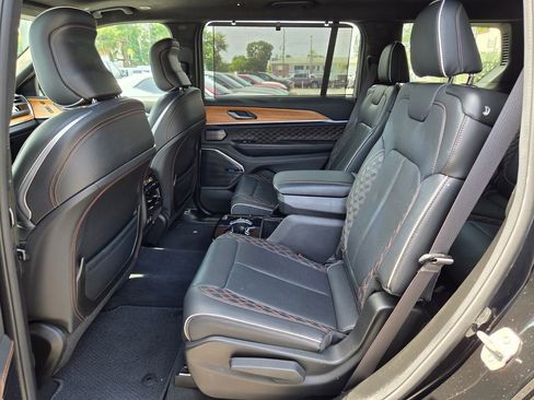 Used 2024 Jeep Grand Cherokee L Summit AWD/4WD image 15