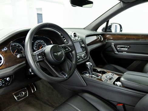 Used 2020 Bentley Bentayga AWD/4WD image 28