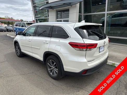 Used 2019 Toyota Highlander XLE AWD/4WD image 6