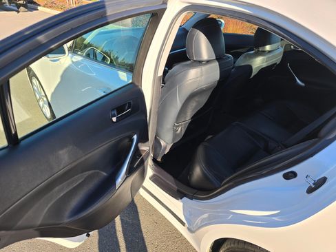 Used 2011 Lexus IS 250 w/ Premium Pkg Value Edition image 26