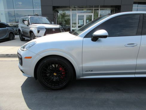 Used 2021 Porsche Cayenne GTS AWD/4WD image 2