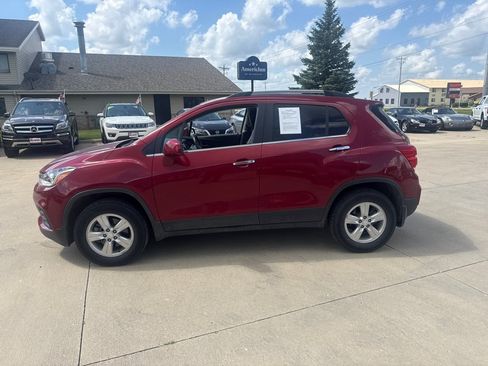 Used 2019 Chevrolet Trax LT w/ LT Convenience Package AWD/4WD image 2