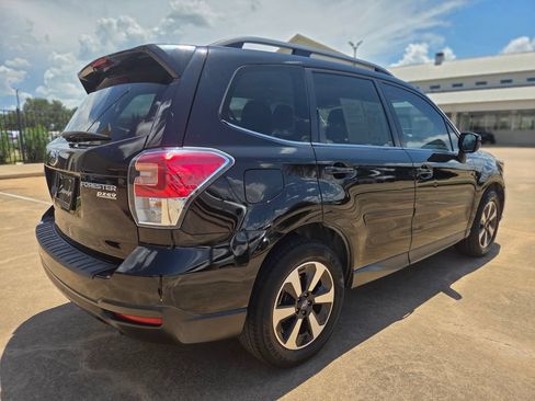 Used 2017 Subaru Forester 2.5i Limited AWD/4WD image 5