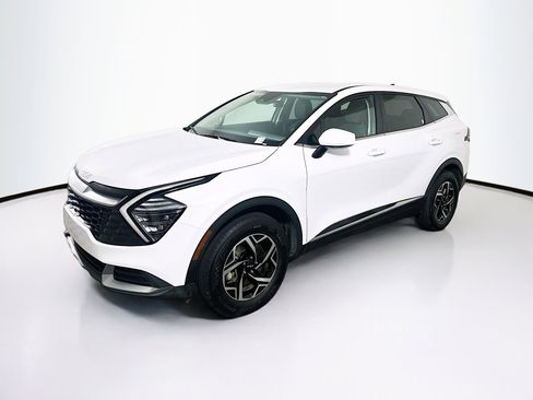 Used 2025 Kia Sportage LX image 3