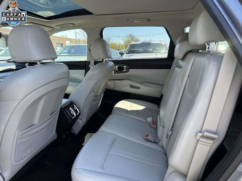 Used 2023 Kia Sorento S w/ Panoramic Sunroof Package AWD/4WD image 10