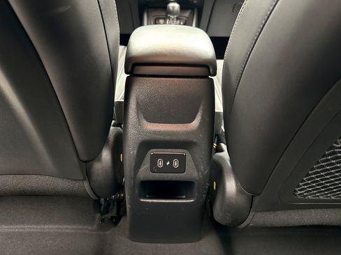 Used 2024 Hyundai Venue Limited FWD image 20