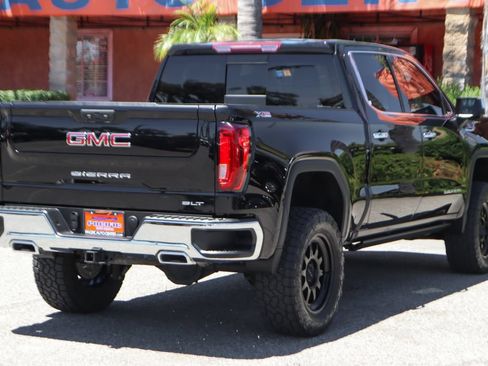 Used 2023 GMC Sierra 1500 SLT w/ SLT Premium Package AWD/4WD image 9