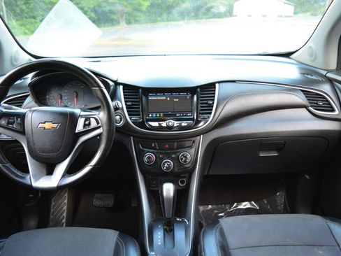 Used 2018 Chevrolet Trax LT w/ LT Convenience Package FWD image 14