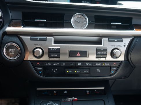 Used 2014 Lexus ES 350 w/ Luxury Package FWD image 32