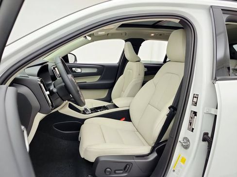 New 2026 Volvo XC40 B5 Plus w/ Protection Package Premier AWD/4WD image 21