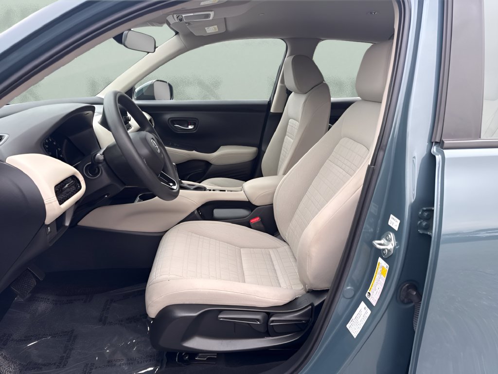 Used 2025 Honda HR-V LX image 9