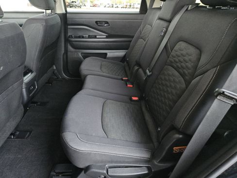 Used 2024 Nissan Pathfinder SV image 28