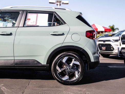 Used 2025 Hyundai Venue SEL image 6