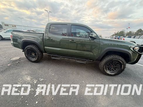 Used 2021 Toyota Tacoma TRD Off-Road image 4