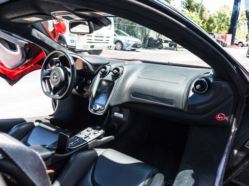 Used 2023 McLaren GT RWD image 20