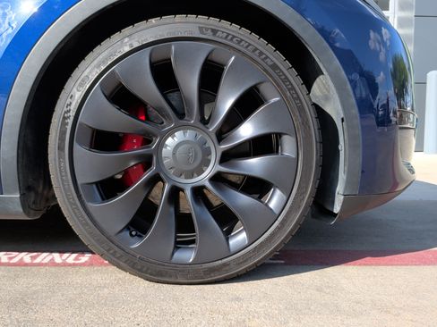 Used 2022 Tesla Model Y Performance image 13