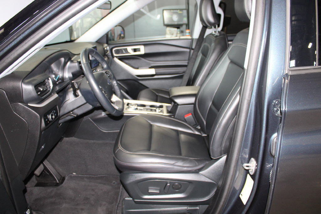 Used 2023 Ford Explorer XLT w/ Equipment Group 202A AWD/4WD image 9