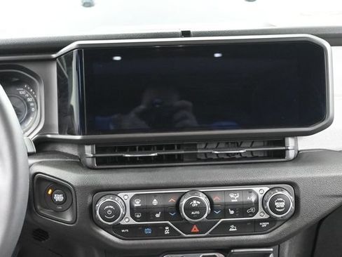 Used 2024 Jeep Wrangler Unlimited AWD/4WD image 24