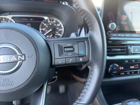 Used 2025 Nissan Pathfinder SV AWD/4WD image 15