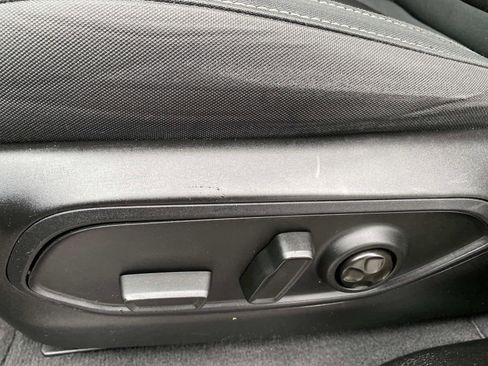 Used 2023 Jeep Grand Cherokee Laredo image 18