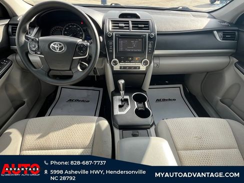 Used 2014 Toyota Camry L image 9