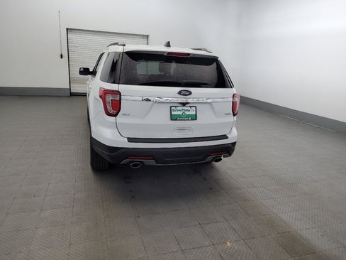 Used 2018 Ford Explorer XLT AWD/4WD image 6