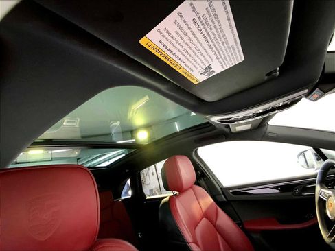 Certified 2023 Porsche Macan image 20