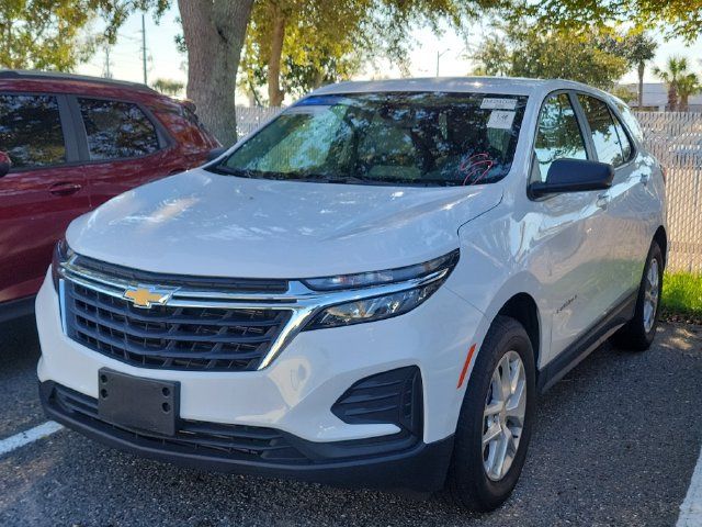 Used 2024 Chevrolet Equinox LS w/ LS Convenience Package AWD/4WD image 3