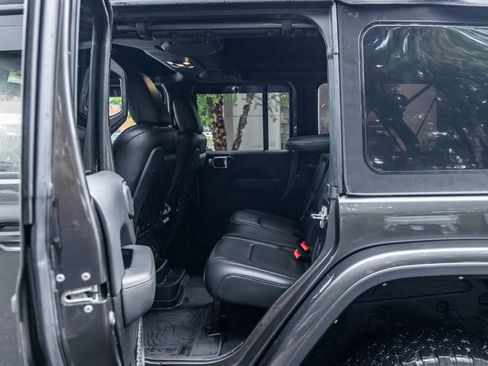 Used 2022 Jeep Wrangler Unlimited Rubicon w/ Dual Top Group AWD/4WD image 24